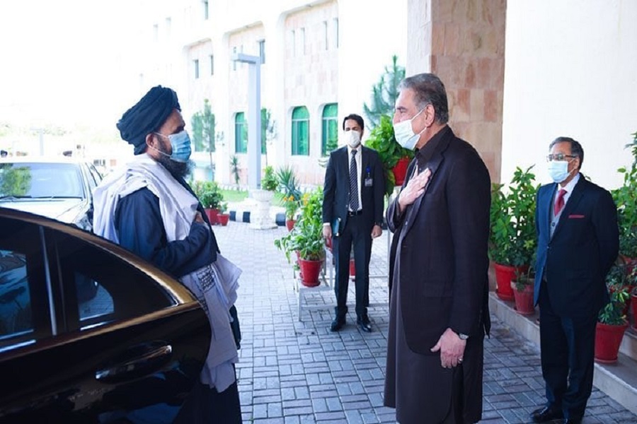 افغان طالبان سیاسی کمیشن کا وفد پاکستان پہونچ گیا، وزیر خارجہ شاہ محمود قریشی سے ملاقات کی