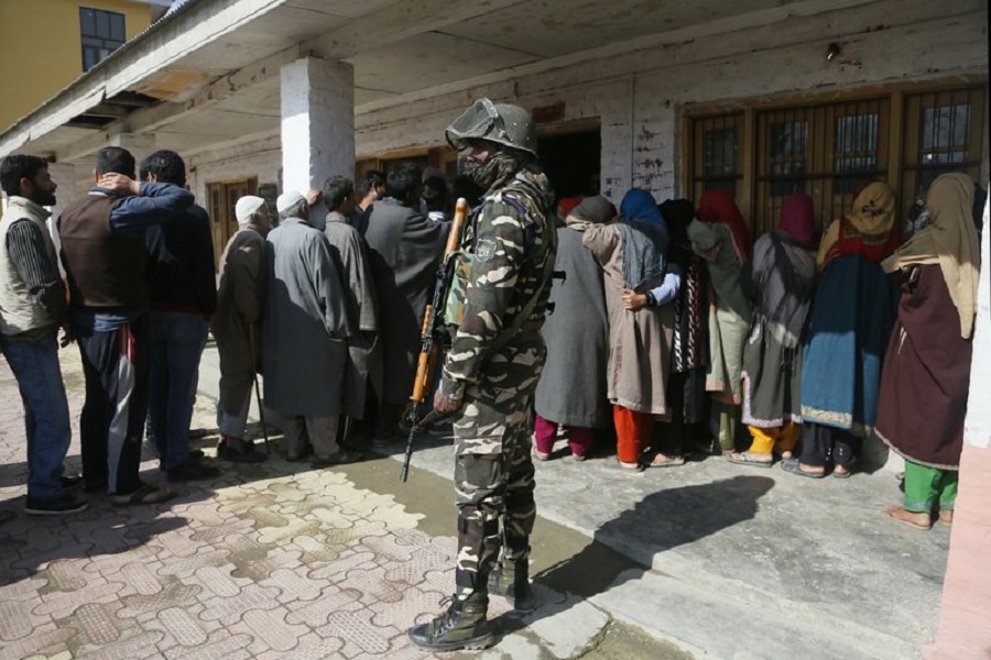 مقبوضہ کشمیر میں سخت سیکیورٹی میں نام نہاد الیکشن کرائے گئے