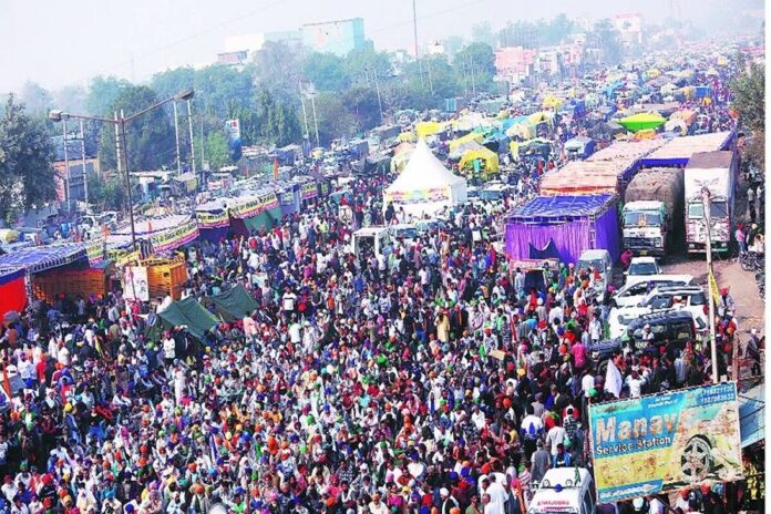 بھارتی کسانوں کا حکومت کے خلاف شدید احتجاج جاری، متعدد ریلوے ٹریکس کو بند کردیا