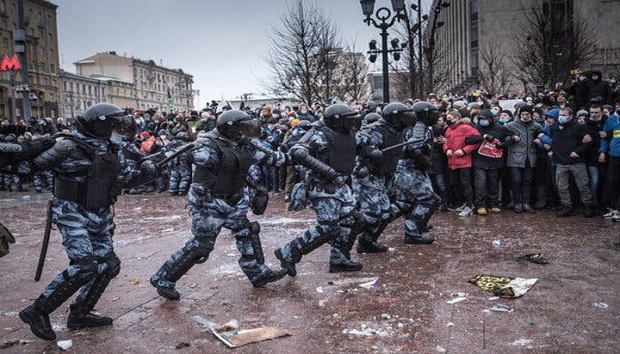 روس میں اپوزیشن لیڈر کی حمایت میں شدید احتجاج، پولیس نے ہزاروں افراد کو گرفتار کرلیا