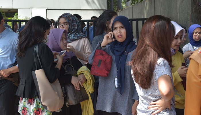 انڈونیشیا کی حکومت نے اسکولوں میں اسکارف پہننے پر پابندی عائد کردی