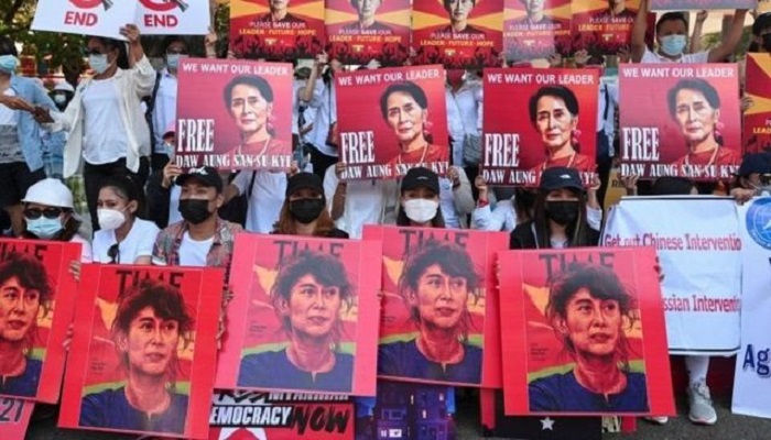 میانمار میں فوجی بغاوت کے خلاف احتجاج جاری، فوج نے گولی مار کر ایک خاتون کو ہلاک کردیا