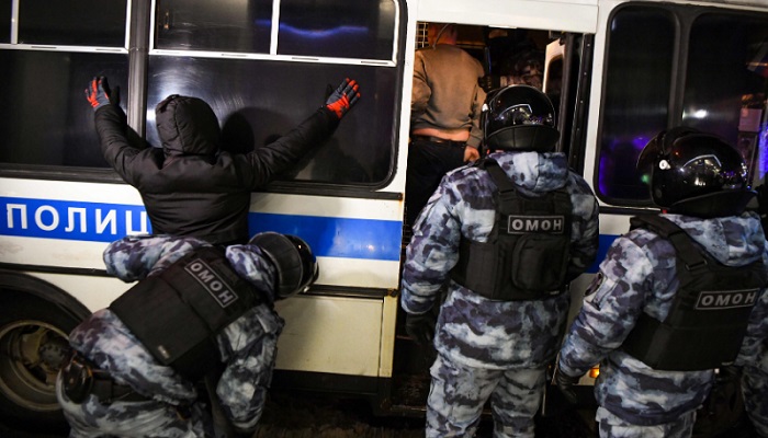 روس میں اپوزیشن رہنما کی سزا کے خلاف شدید احتجاج، پولیس نے ہزاروں افراد کو گرفتار کرلیا