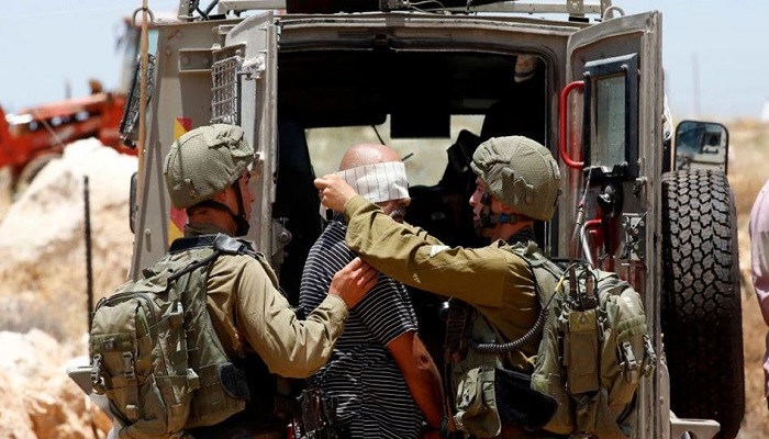 اسرائیلی فوج کا فلسطینیوں کے خلاف وحشیانہ کریک ڈاؤن، متعدد افراد کو گرفتار کرلیا